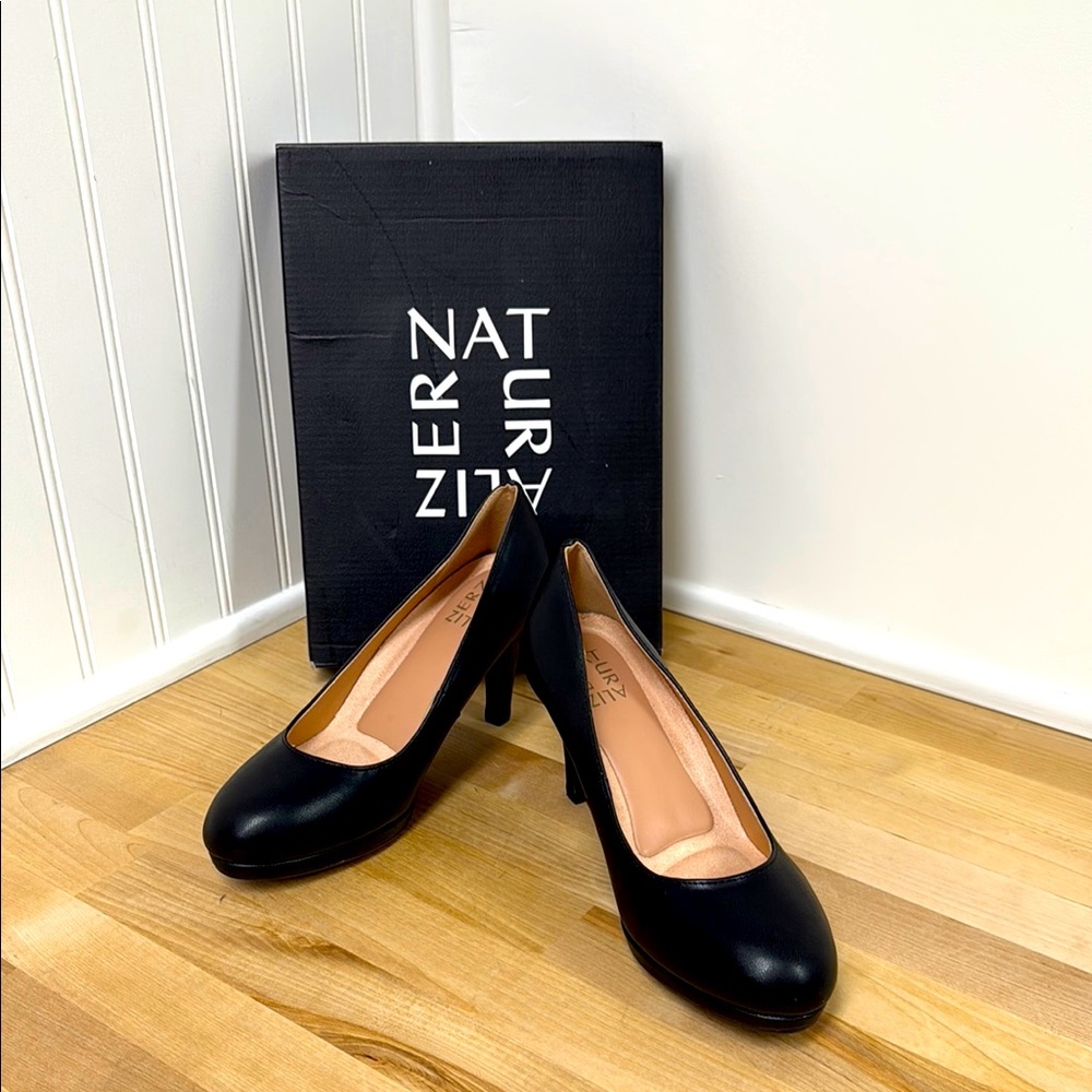 Naturalizer Black Heels Classic Design